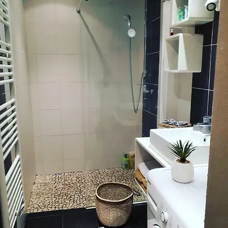 Apartment F3 Quartier Valrose , Proche De La Liberation !!
